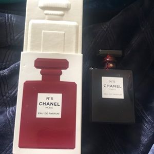 Chanel n5 red bottle
